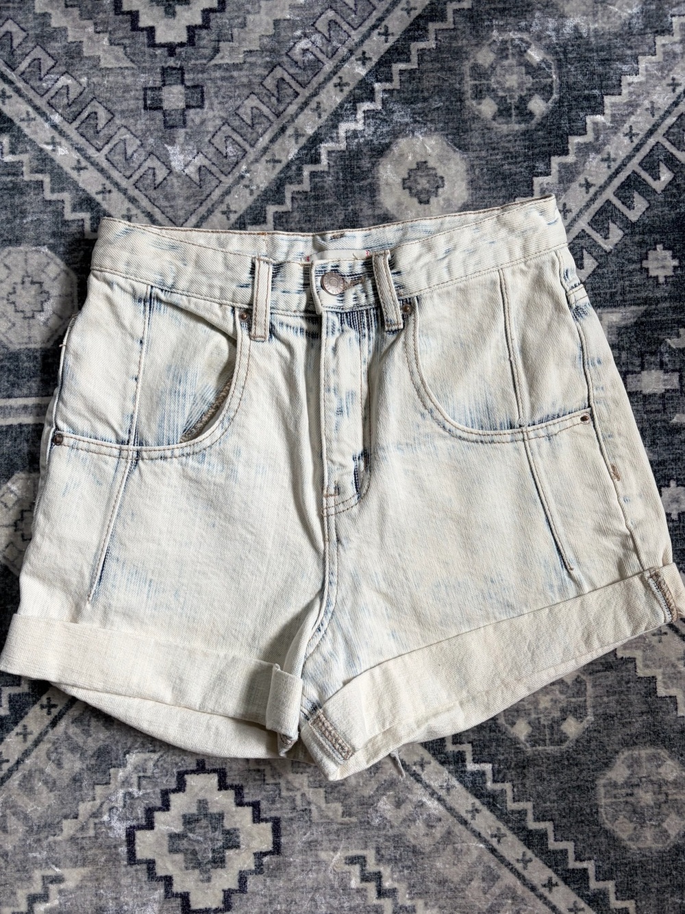 Urban outfitters BDG High-Rise Roll Hem Denim acid wash Shorts